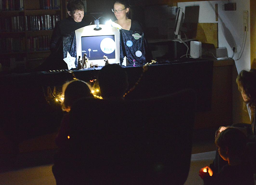 Kamishibai Sternenbote in der Bibliothek