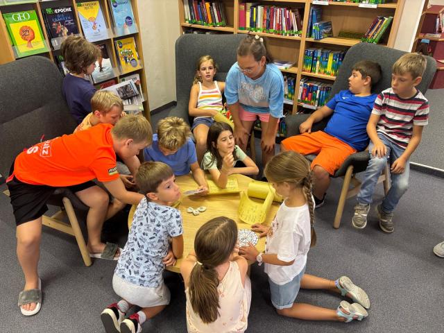 Kinder in der Bibliothek