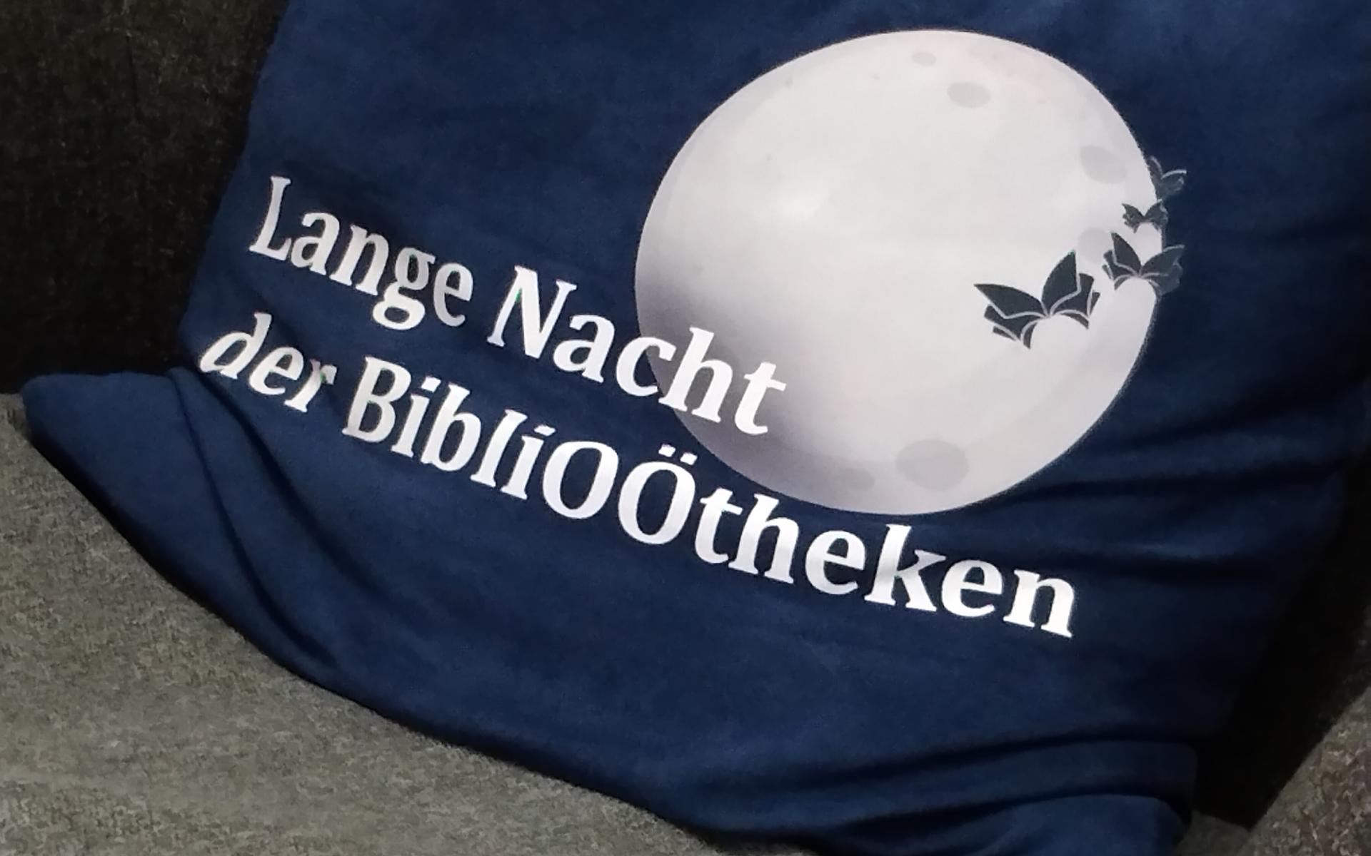 Polster mit "Lange Nacht"-Logo